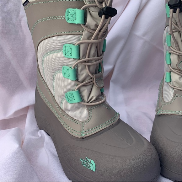 The North Face Waterproof/Insulated Boots (Size 4) Gray w/Seafoam Green Trim - Picture 5 of 16